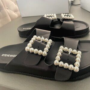 BRAND NEW Pearl Stud STEVE MADDEN SANDALS (MONA SIZE 8)